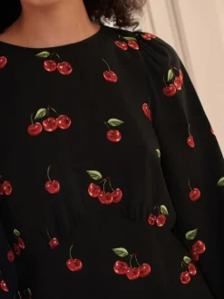 Next - Mini robe à manches longues avec coutures Noir imprimé cerises Online