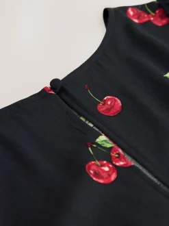 Next - Mini robe à manches longues avec coutures Noir imprimé cerises Online