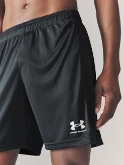 Under Armour Noir/Blanc - Short Challenger en maille Online