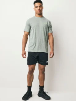 Under Armour Noir/Blanc - Short Challenger en maille Online