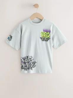 Next - Lot de 3 t-shirts à manches courtes à imprimé graphique décontractés (3-16ans) Noir/Blanc/Gris Best