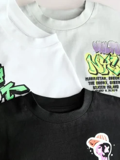 Next - Lot de 3 t-shirts à manches courtes à imprimé graphique décontractés (3-16ans) Noir/Blanc/Gris Best