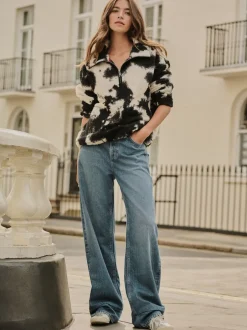 Next - Polaire douce en polaire en peau de mouton à col zippé Noir/écru imprimé vache Outlet