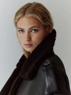 Next Noir/Marron Chocolat - Veste aviateur raccourcie en faux shearling Hot