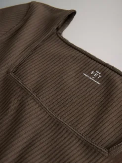 The Set Noir/Marron Chocolat/Crème/Blanc - lot de 4 hauts côtelés à col carré