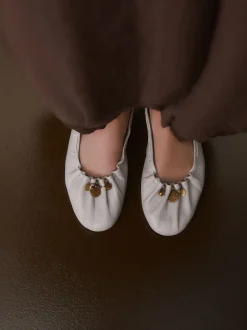 Next os - Chaussures plates Forever Comfort® en cuir à breloque froncée Best