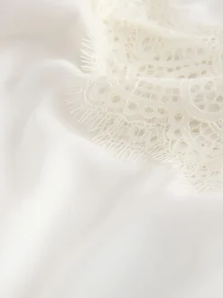 B by Ted Baker Peignoir écru en satin et dentelle Sale