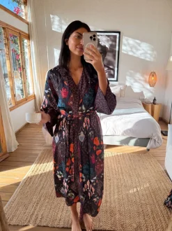 Never Fully Dressed Peignoirs en satin Gamme longue Online