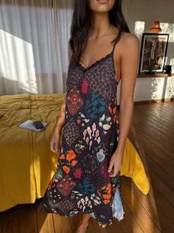 Never Fully Dressed Peignoirs en satin Gamme longue Sale