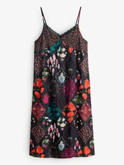 Never Fully Dressed Peignoirs en satin Gamme longue Sale