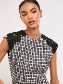 Lipsy Robe courte à manches courtes bordée de dentelle en boucle