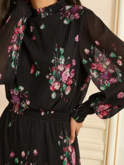 Love & Roses Robe Mi-long plissée en maille à Col montant Hot