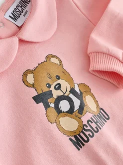 Moschino Rose - Dors-bien bébé à logo, bonnet et bavoir avec coffret cadeau Clearance