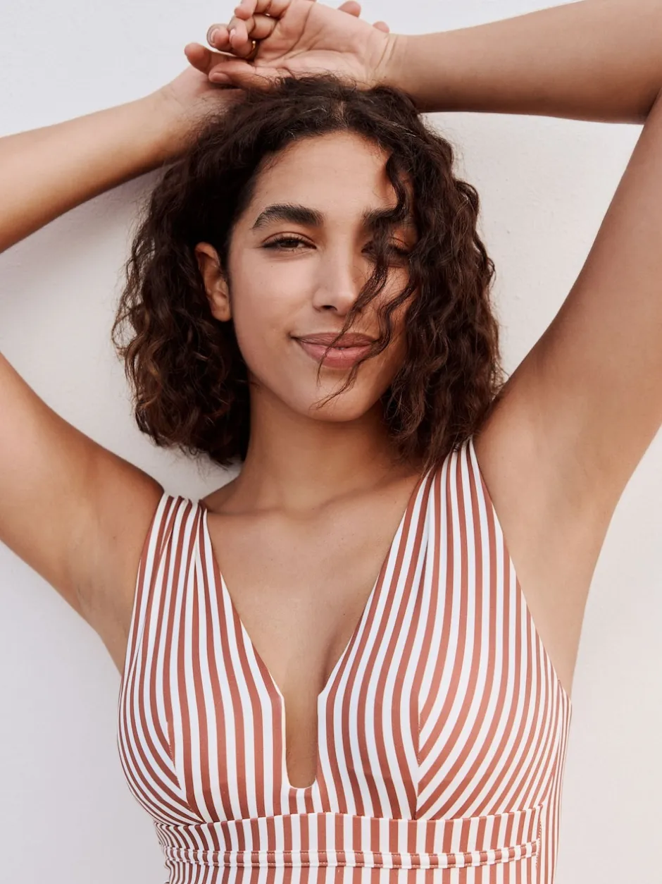 Next - Maillot de bain plongeant et galbant avec contrôle du ventre Rose/blanc rayé Online