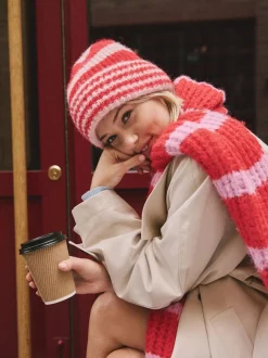 Next Rouge/Rose - Bonnet en maille à rayures Online