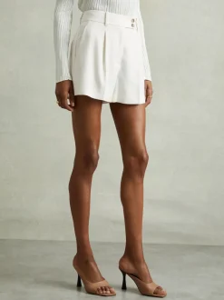 Reiss Shorts ajustés plissés sur le devant Millie New