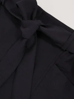 Reiss Shorts ceinturés Avril avec pattes de boutonnage Clearance