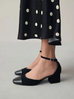 Next Suede noire - Chaussures à talons carrés avec embout Hot