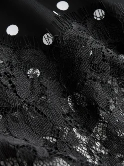 Next Tache noire/blanche - Jupe mi-longue en satin bordée de dentelle Discount