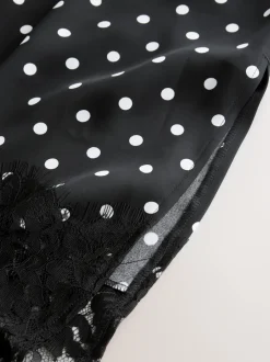 Next Tache noire/blanche - Jupe mi-longue en satin bordée de dentelle Discount