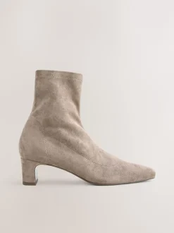 Next Taupe neutre - Bottes chaussettes à talon bloc et bout ciselé Clearance