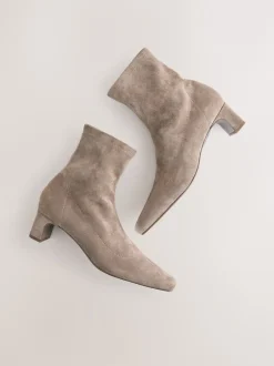 Next Taupe neutre - Bottes chaussettes à talon bloc et bout ciselé Clearance