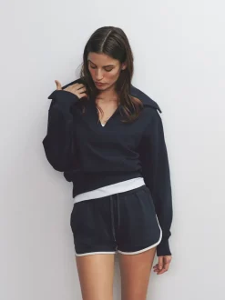 The Set lot de 2 hauts de survêtement à manches longues avec col trophée Clearance