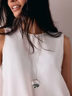 Next Tonalité argentée - Collier long à pendentif cercle ouvert Hot