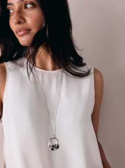 Next Tonalité argentée - Collier long à pendentif cercle ouvert Hot