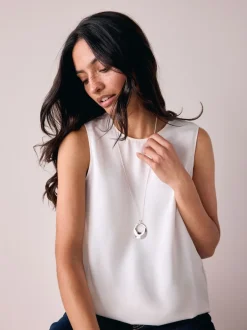 Next Tonalité argentée - Collier long à pendentif cercle ouvert Hot