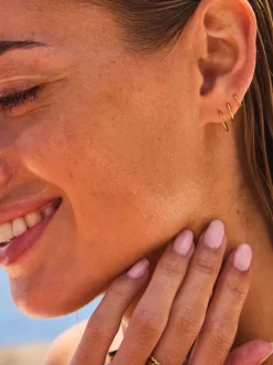 Next Tonalité d'or - Boucles d'oreilles Huggie Hoop en acier inoxydable 3 Lot Outlet